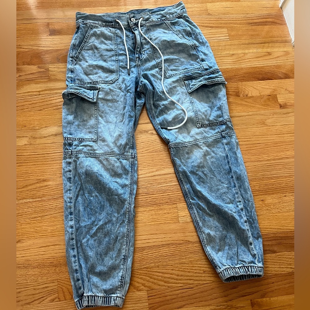 American eagle cargo style jeans